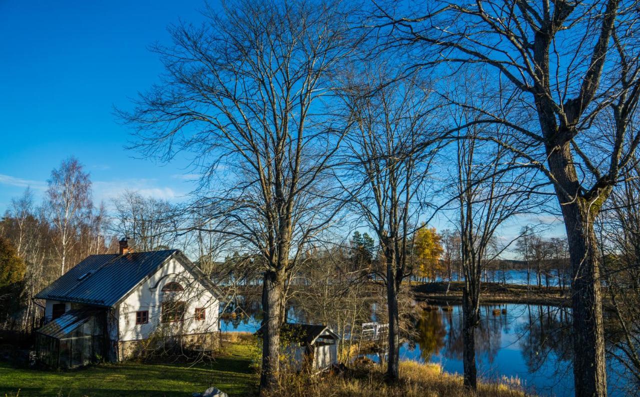 Romantic Spa Villa With Fireplace By The Lake Stjarnsund Bagian luar foto