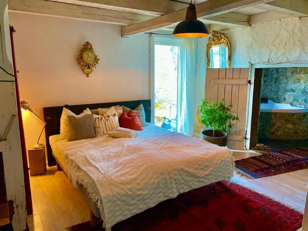 Romantic Spa Villa With Fireplace By The Lake Stjarnsund Bagian luar foto