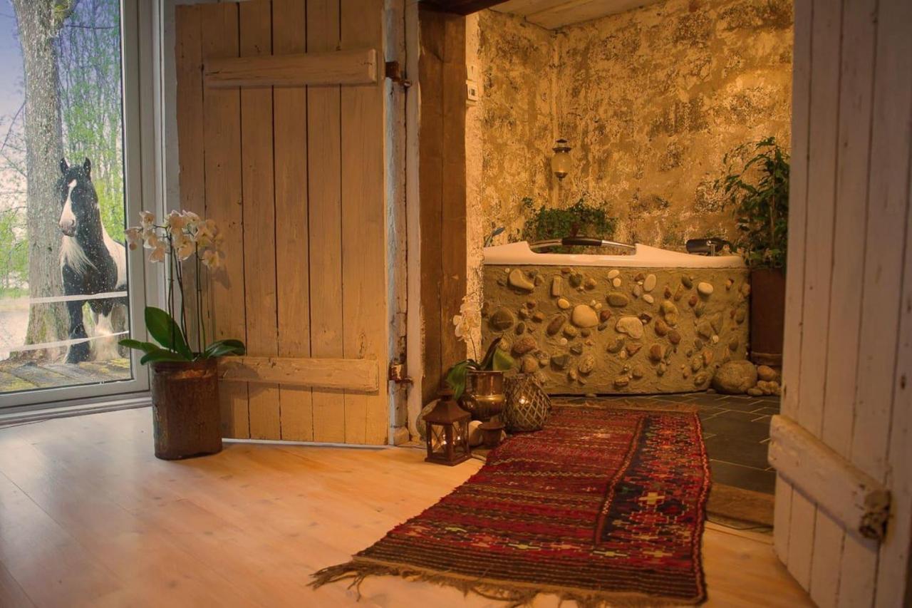 Romantic Spa Villa With Fireplace By The Lake Stjarnsund Bagian luar foto