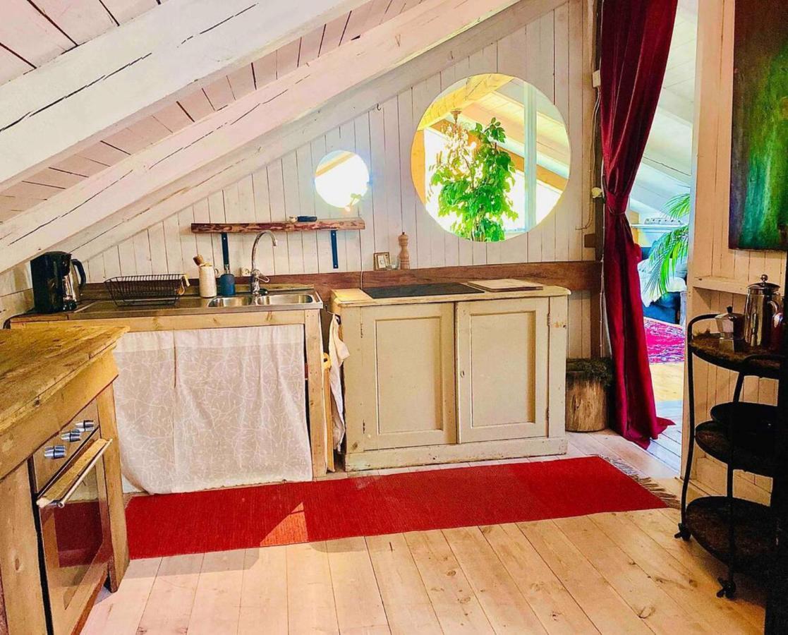 Romantic Spa Villa With Fireplace By The Lake Stjarnsund Bagian luar foto