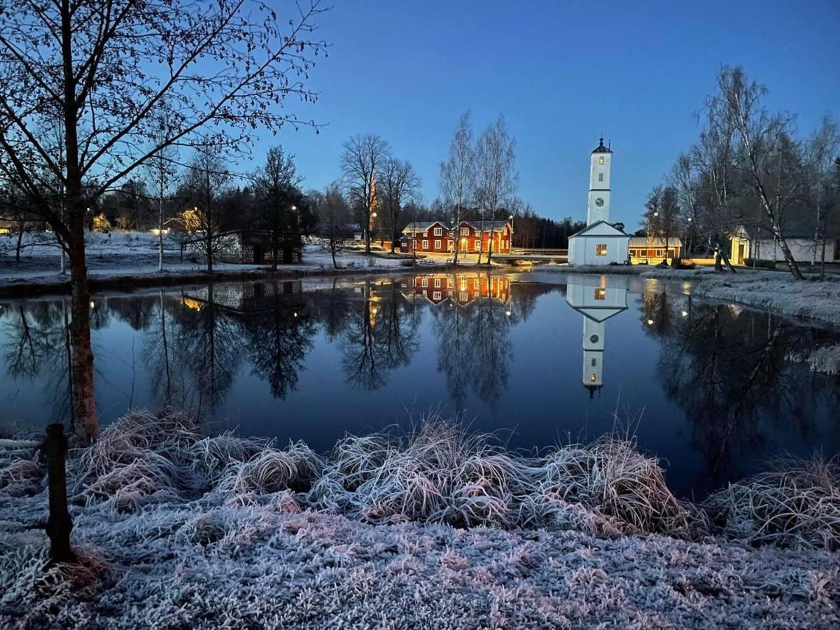 Romantic Spa Villa With Fireplace By The Lake Stjarnsund Bagian luar foto