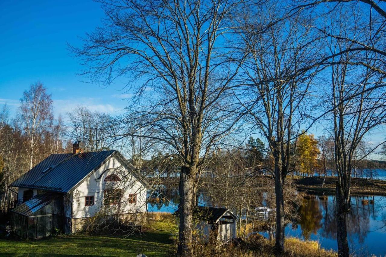 Romantic Spa Villa With Fireplace By The Lake Stjarnsund Bagian luar foto
