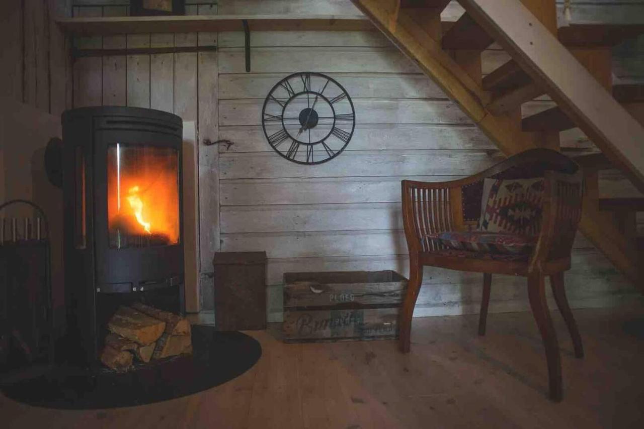 Romantic Spa Villa With Fireplace By The Lake Stjarnsund Bagian luar foto