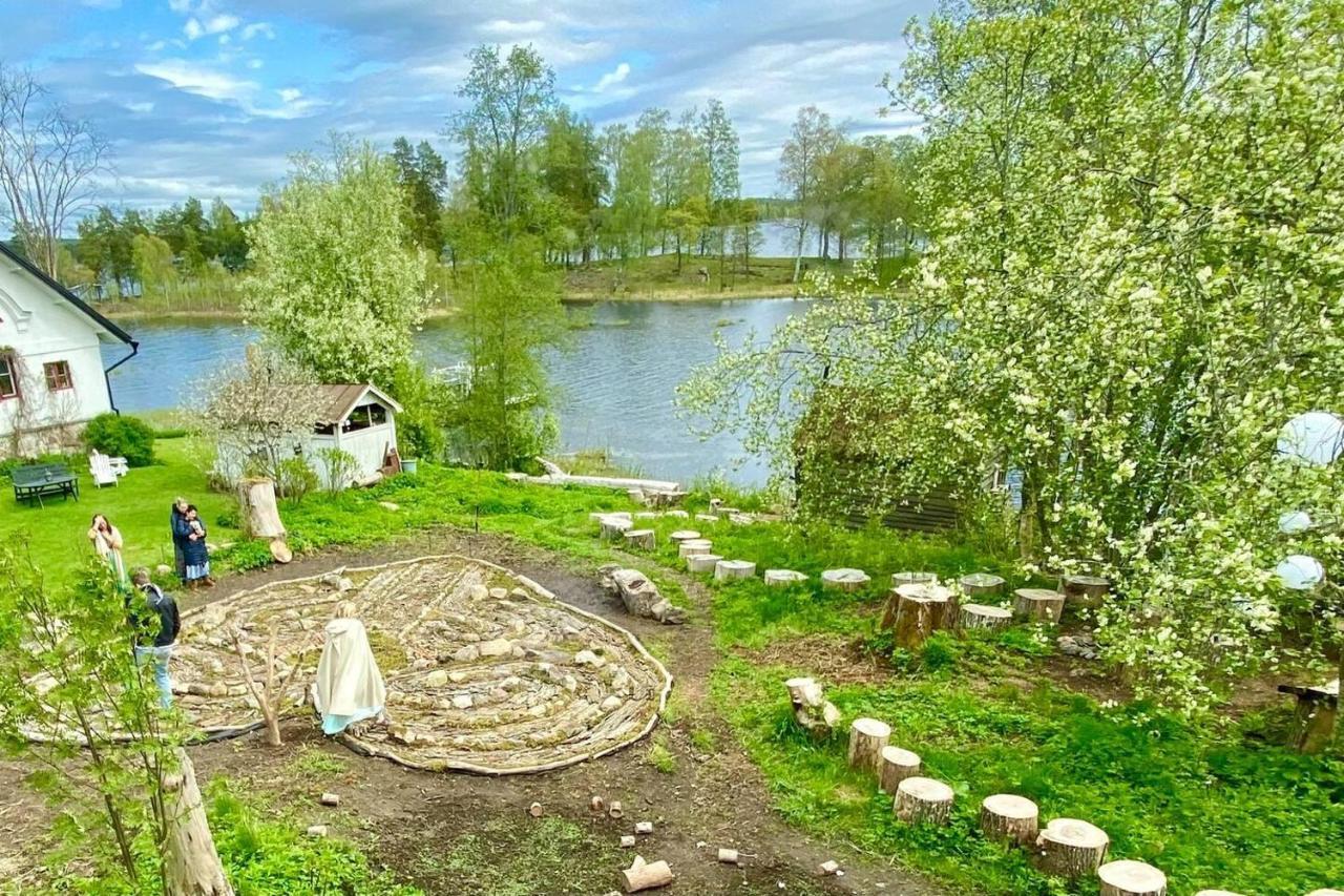Romantic Spa Villa With Fireplace By The Lake Stjarnsund Bagian luar foto
