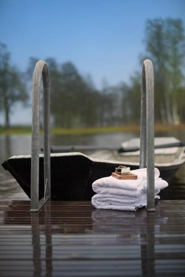 Romantic Spa Villa With Fireplace By The Lake Stjarnsund Bagian luar foto